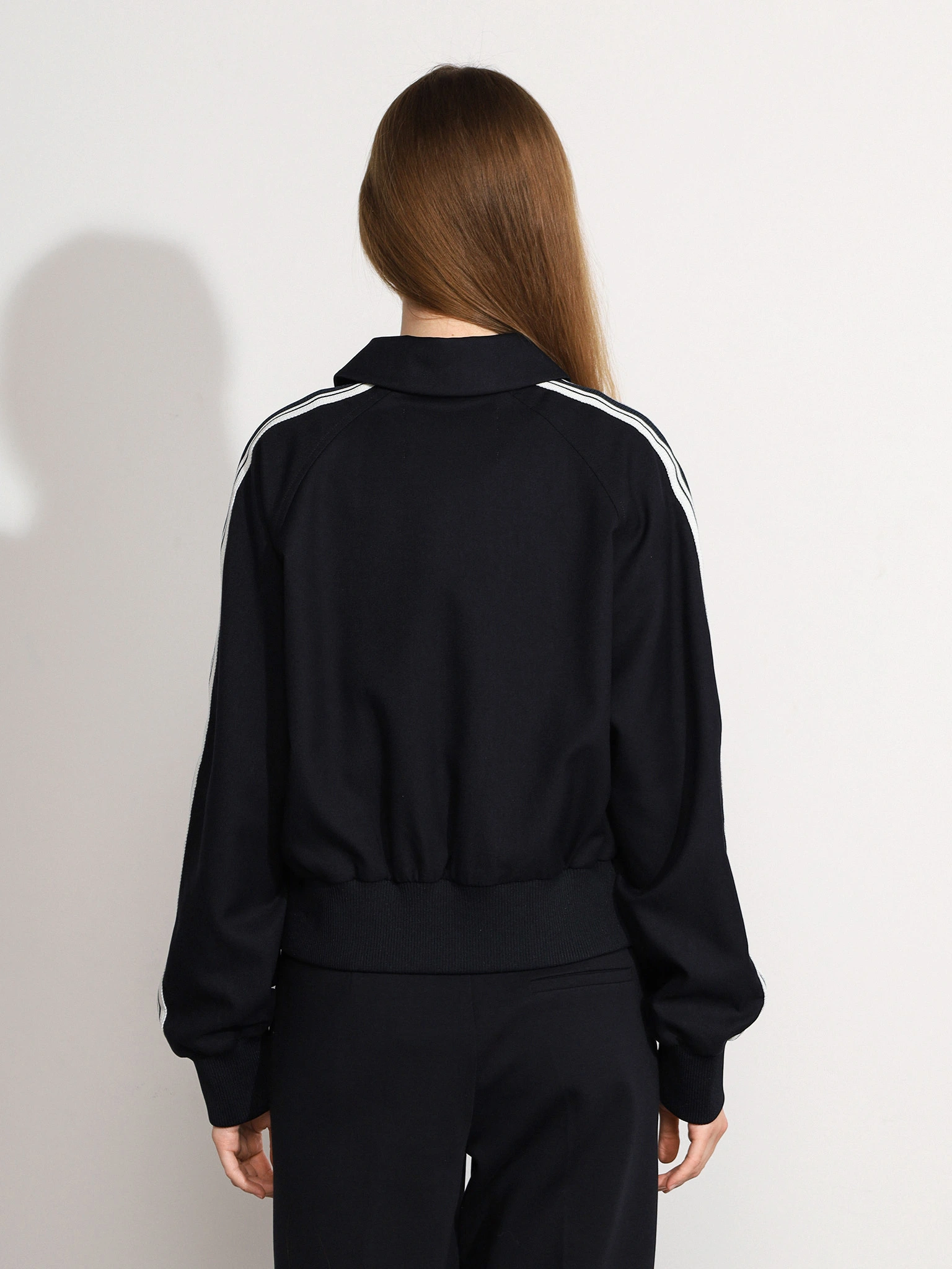 Жакет темно-синего цвета с лампасами